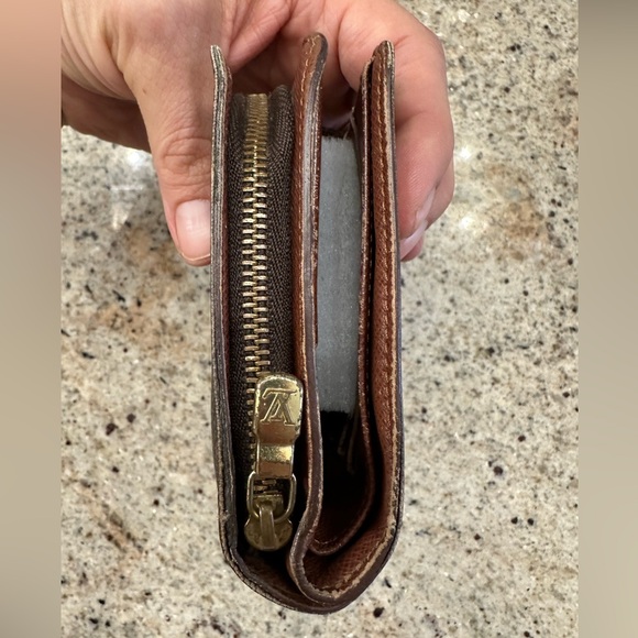 Authentic LV XL compact Vintage Wallet! - Picture 5 of 10